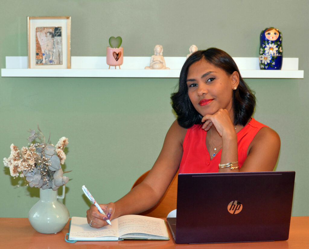Elizabeth Castro Psicóloga Perinatal, Colaboraciones en medios, entrevistas y congresos, salud mental materna, maternidad real, bienestar emocional, duelo migratorio, niño interior, gestión de las emociones